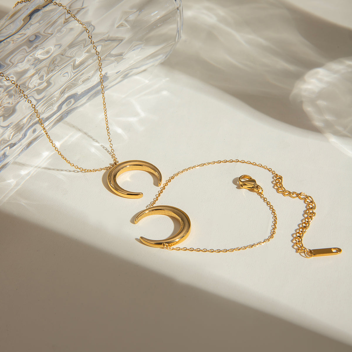 Vera Moon Premium Bracelet - 18K Gold Plated
