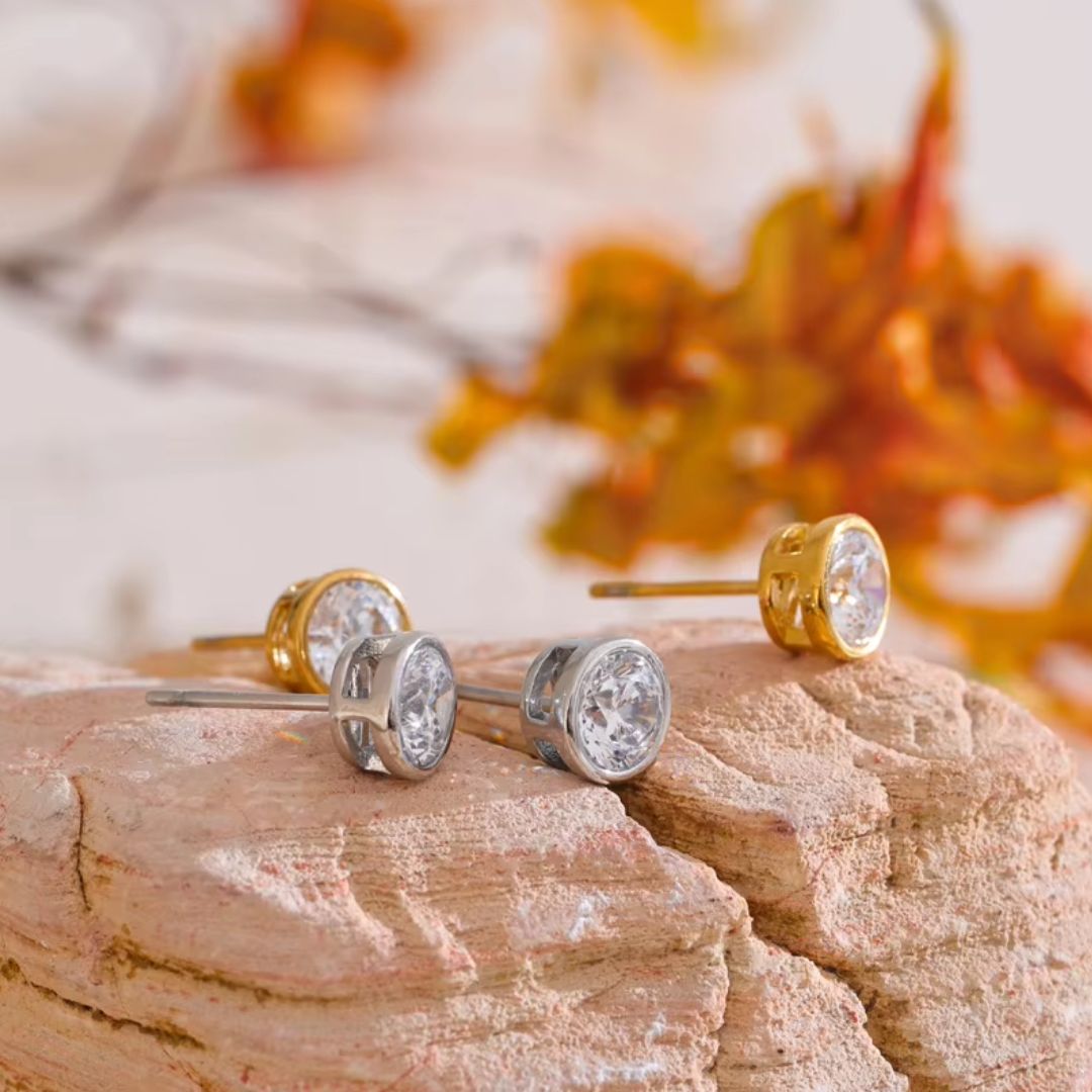 Solitaire Stud Premium Earrings - 18K Gold Plated