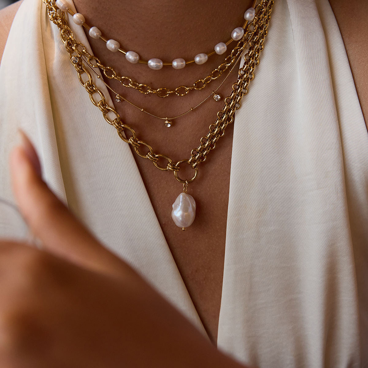 Clara Pearl Premium Necklace - 18K Gold Plated