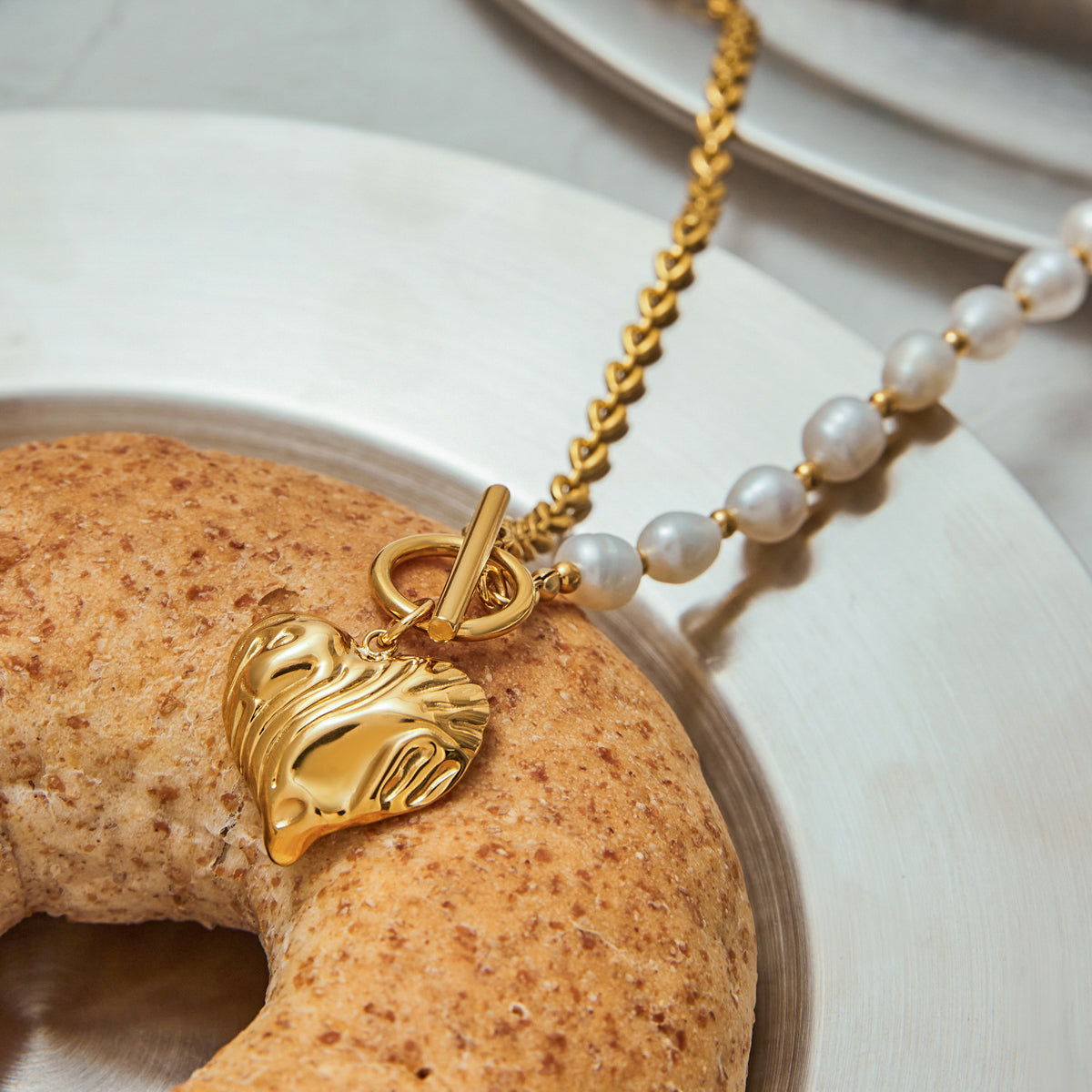 Heart Pearl Premium Necklace - 18K Gold Plated