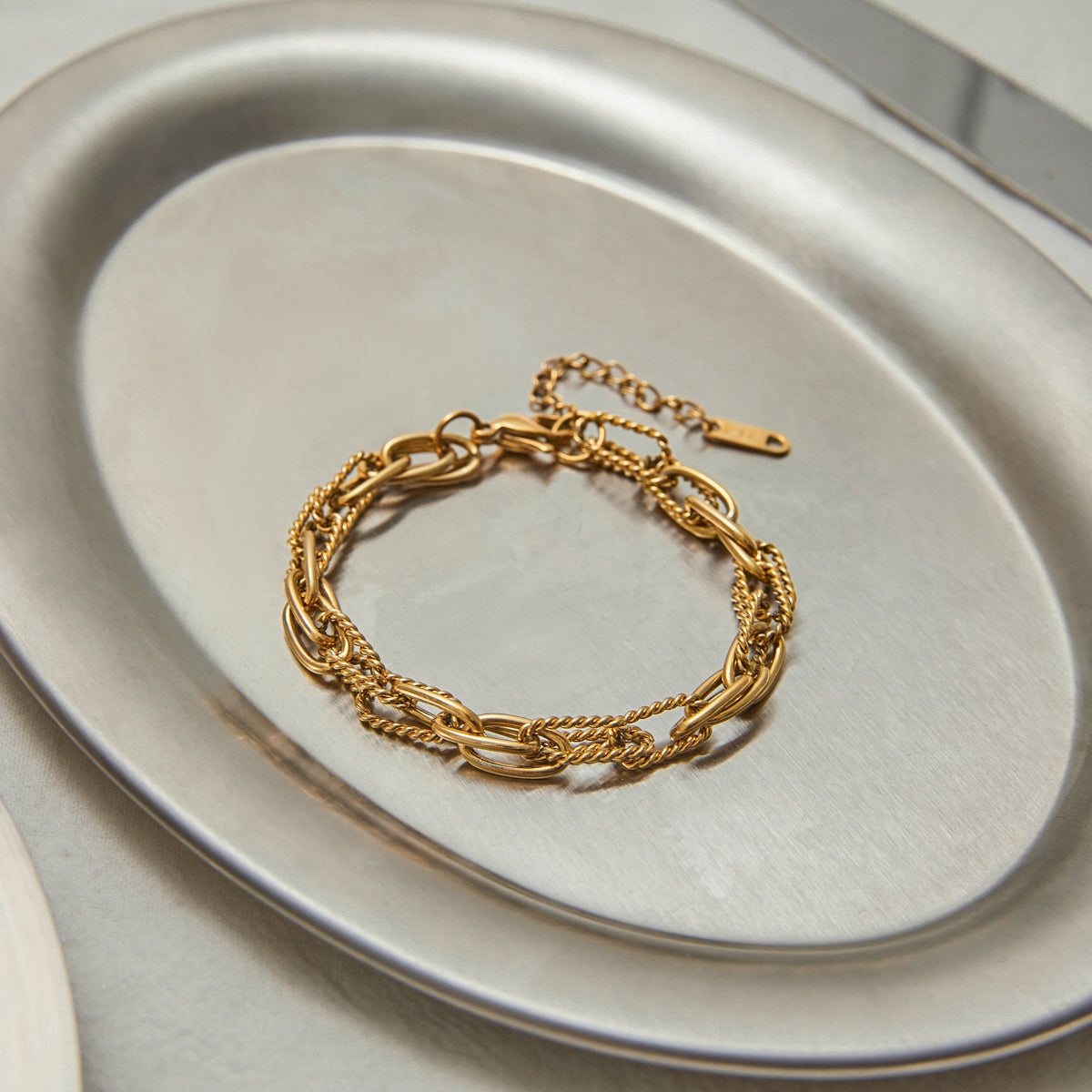 Interwoven Link Premium Bracelet - 18K Gold Plated