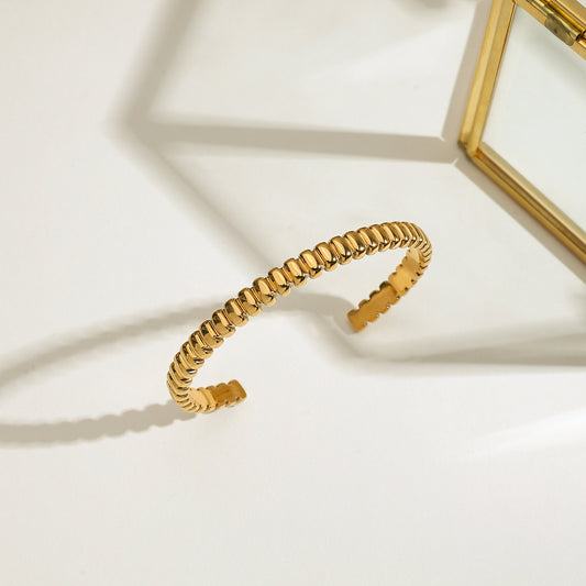 Ribbed Premium Cuff Bracelet - 18K Gold Plated