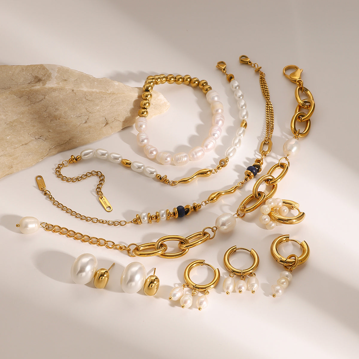 Mysie Pearl Premium Bracelet - 18K Gold Plated