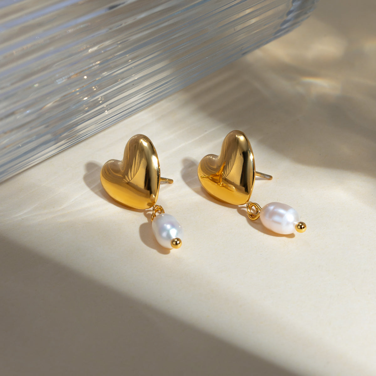 Pearl heart Premium Earrings - 18K Gold Plated