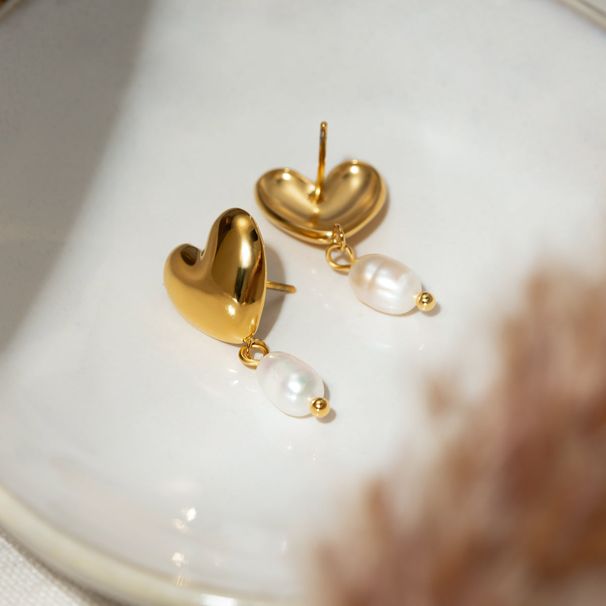 Pearl heart Premium Earrings - 18K Gold Plated