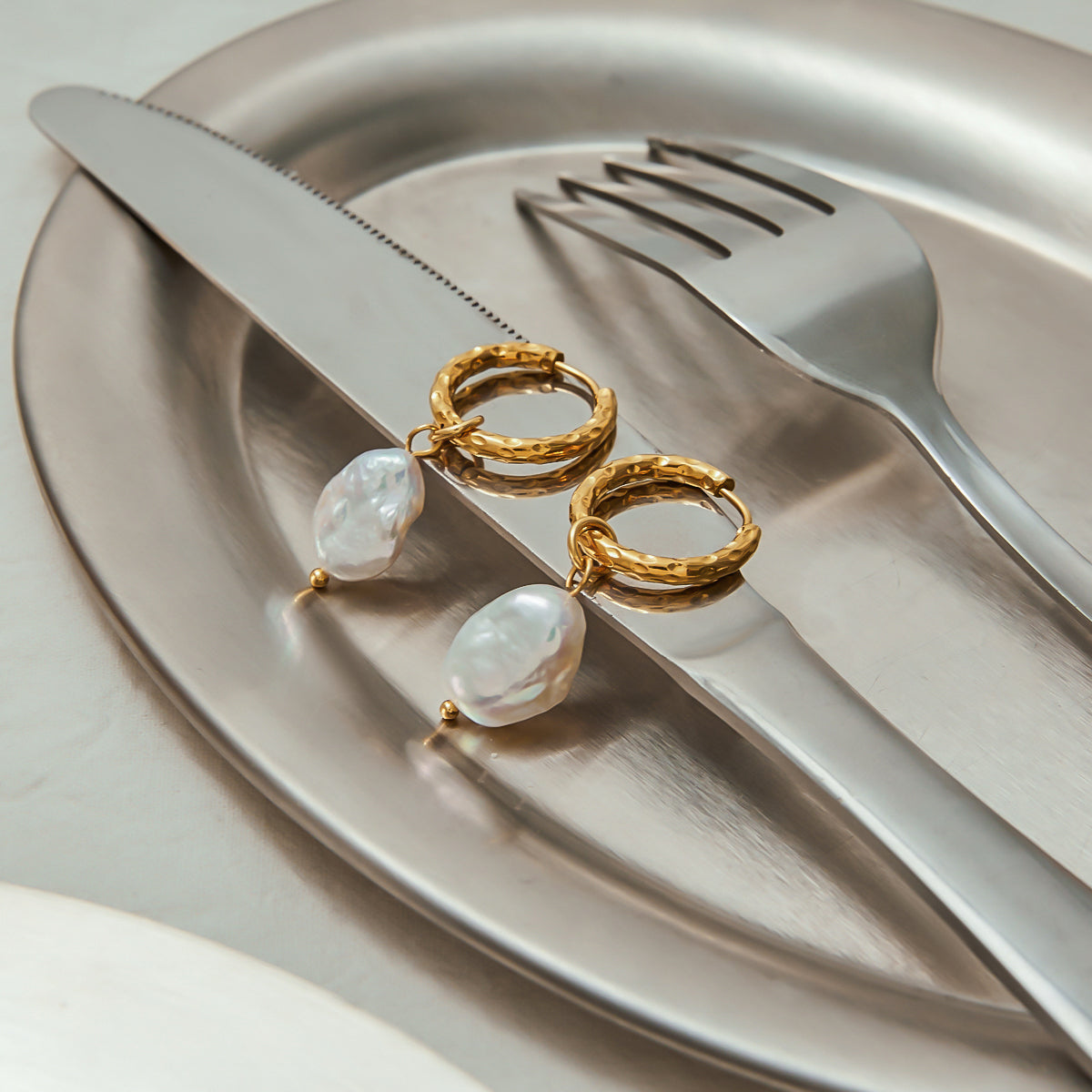Rua Pearl Hoop Premium Earrings - 18K Gold Plated