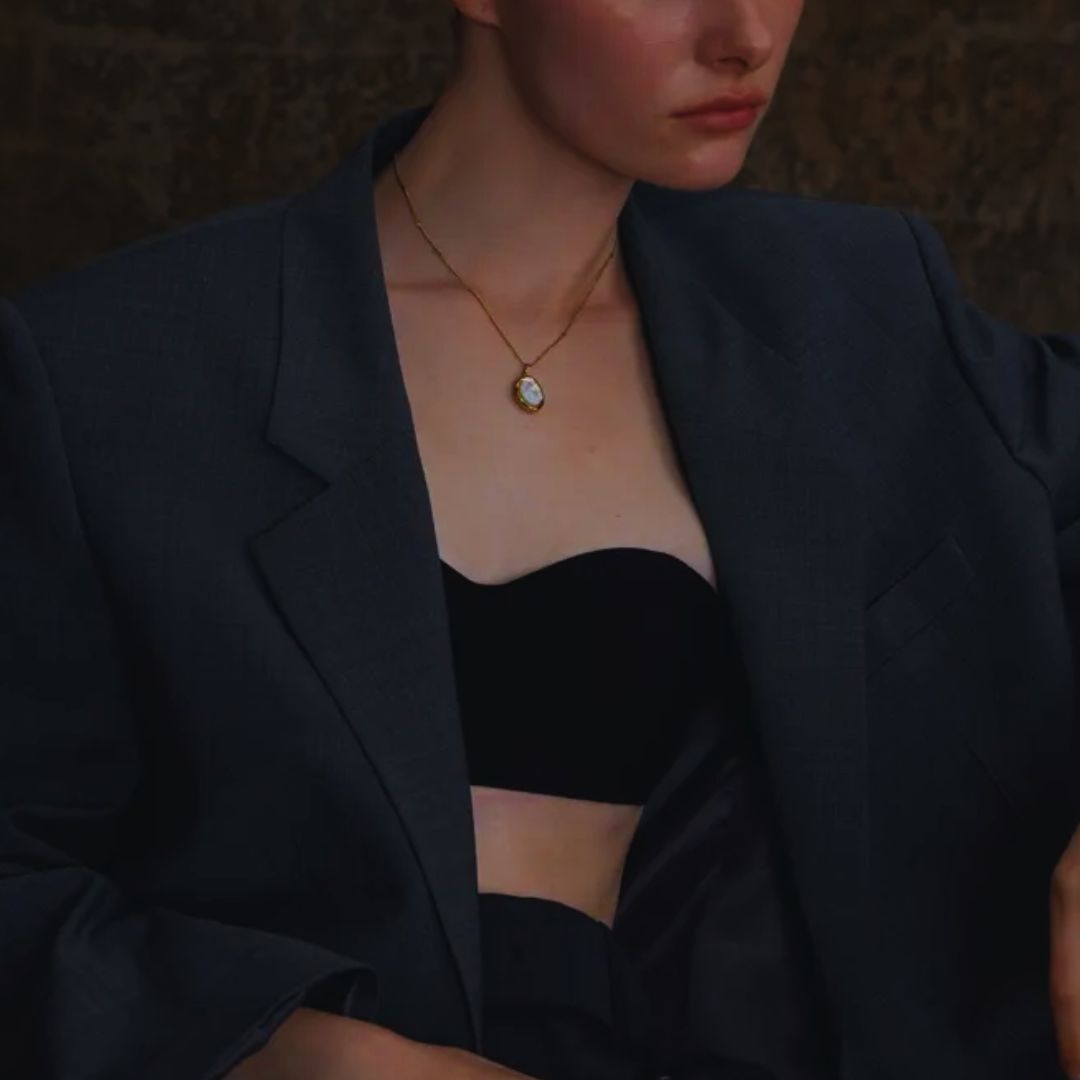 Valencia Pearl Shell Premium Necklace - 18K Gold Plated