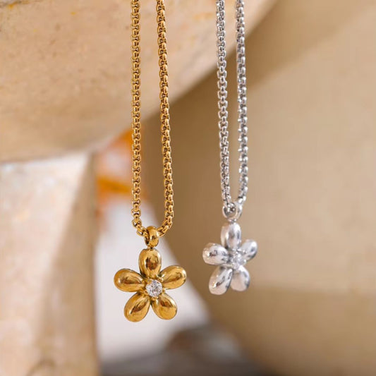 Flower Premium Necklace - 18K Gold Plated