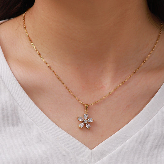 Vanadey Flower Premium Necklace - 18K Gold Plated